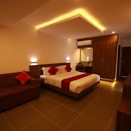 Silver Storm Resort Athirappilly Esterno foto