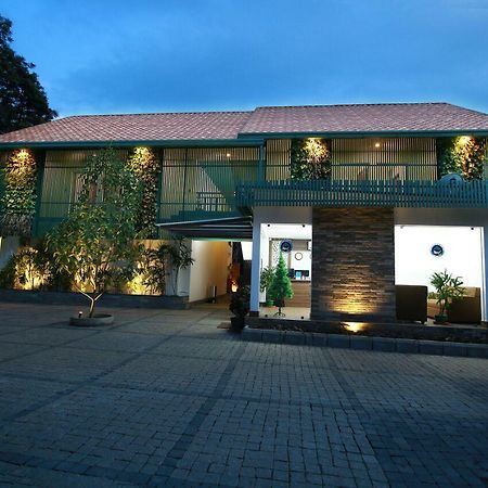Silver Storm Resort Athirappilly Esterno foto