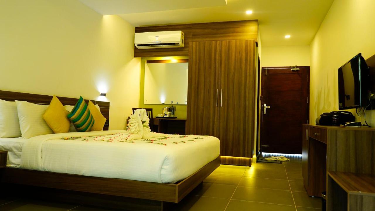 Silver Storm Resort Athirappilly Esterno foto