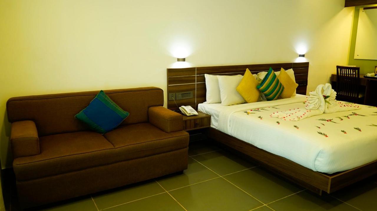 Silver Storm Resort Athirappilly Esterno foto