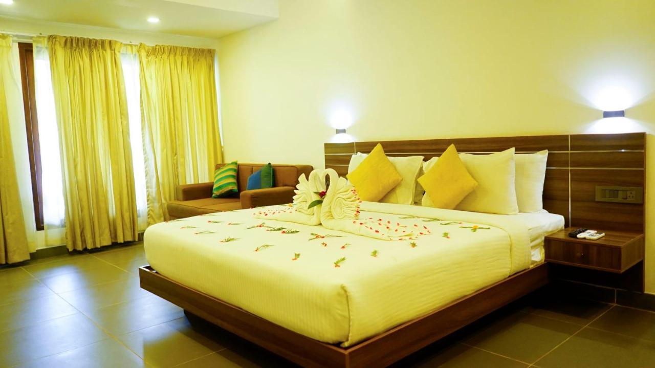 Silver Storm Resort Athirappilly Esterno foto