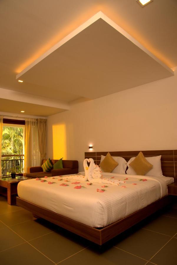 Silver Storm Resort Athirappilly Esterno foto